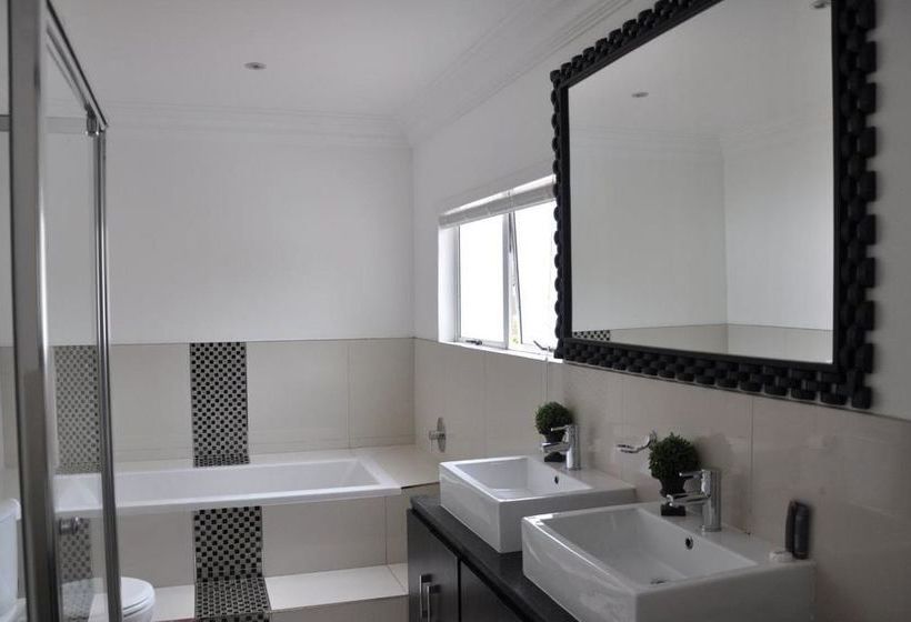 Bed and Breakfast 34 On Milkwood 8