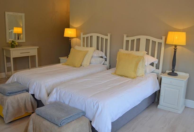 Pension By The Way Guesthouse 12