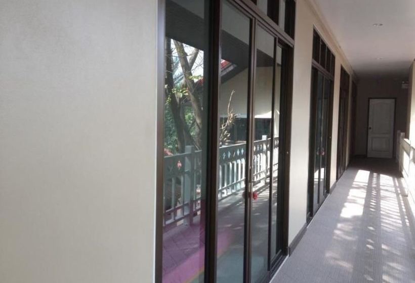 Hotel The Old Palace Resort 10