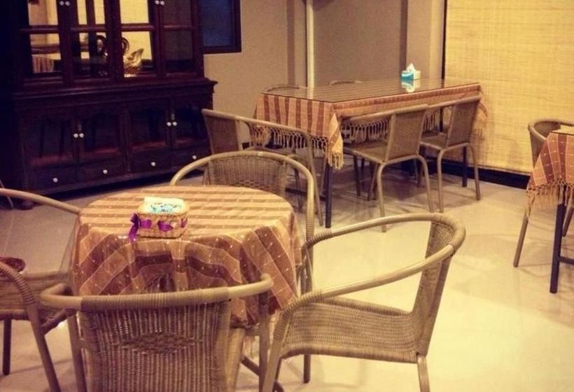 Hotel The Old Palace Resort 9