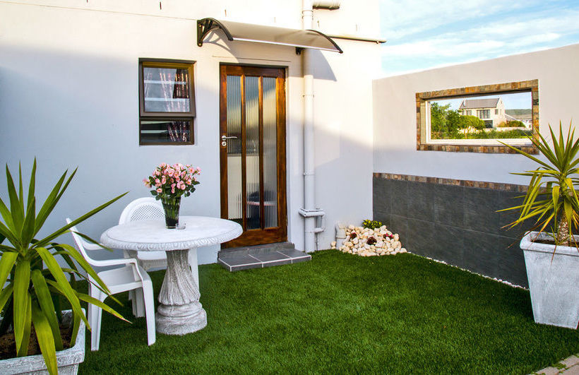 Pension Holiday Guesthouse Langebaan 4