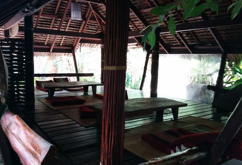 Resort Dolphin Bungalows 13