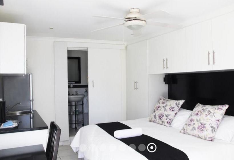 Pensión Beside Still Waters