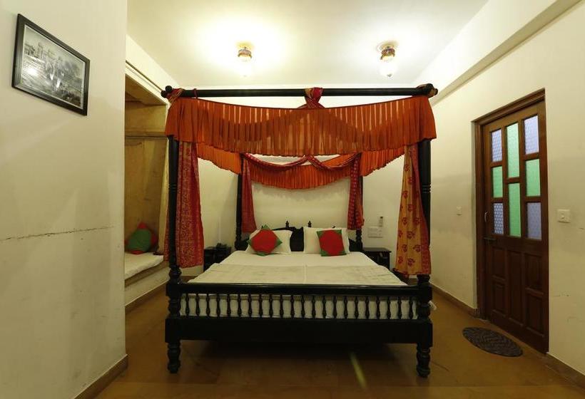 Hotel Lalgarh Fort & Palace 11