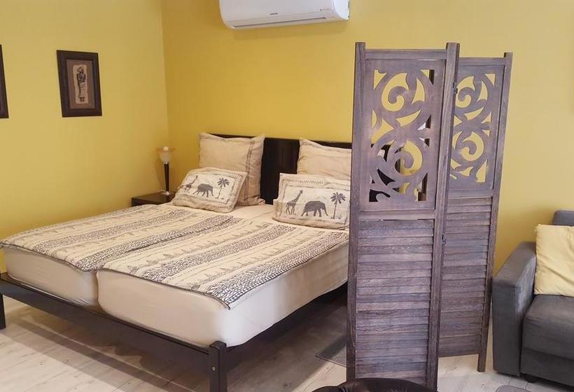 Constantia Cottages 1