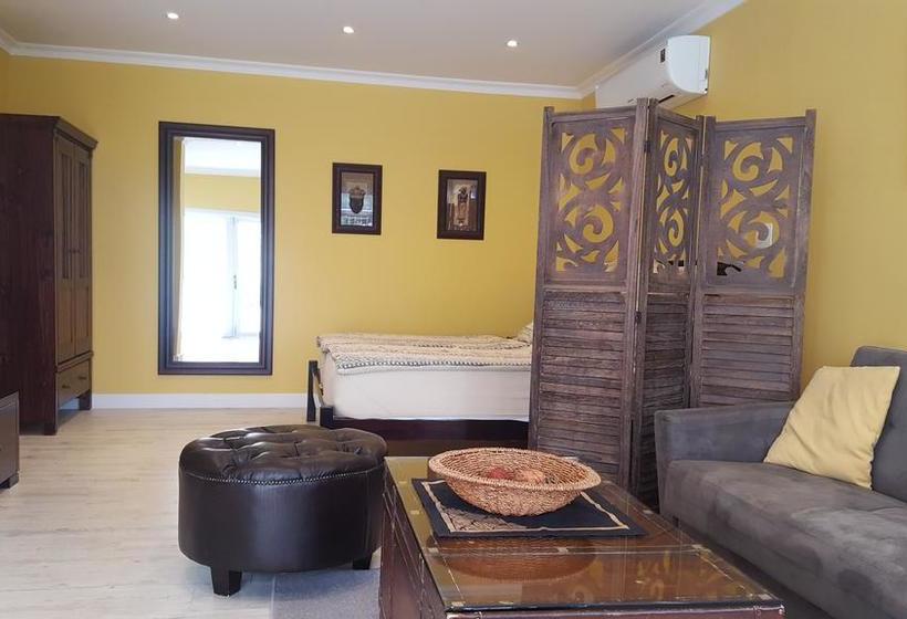 Constantia Cottages 2