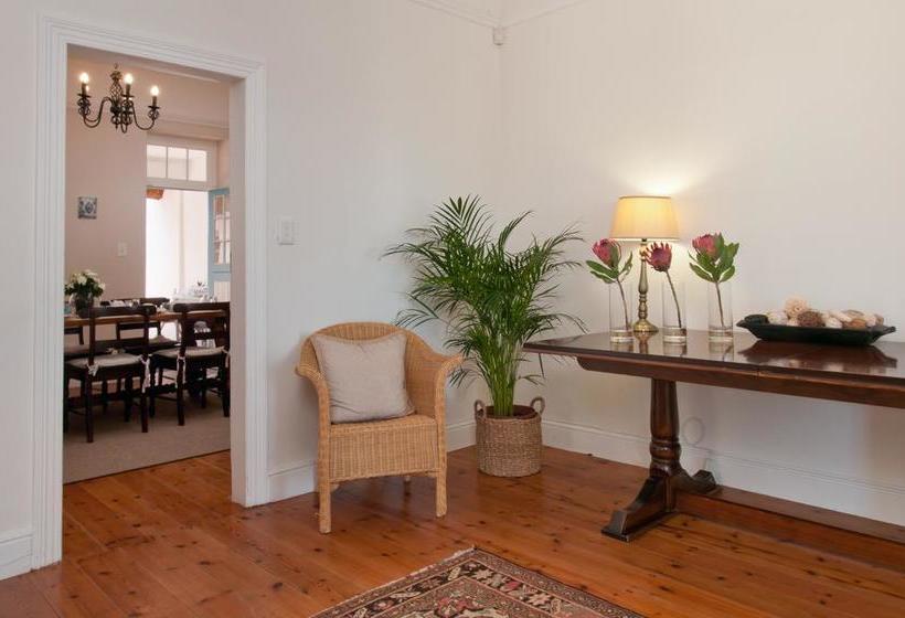 Bed and Breakfast Cliff Cottage 3