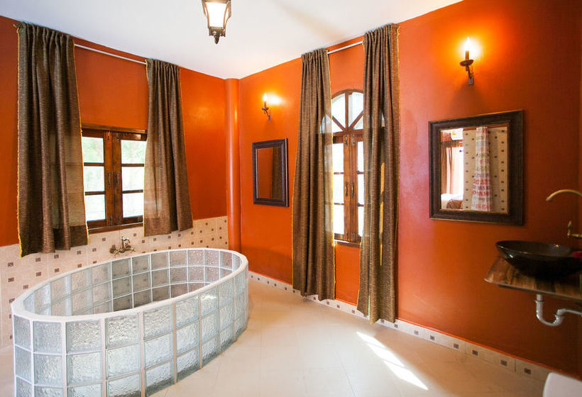 Hotel Baannommaew Retreat 10