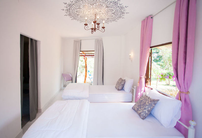 Hotel Baannommaew Retreat 8