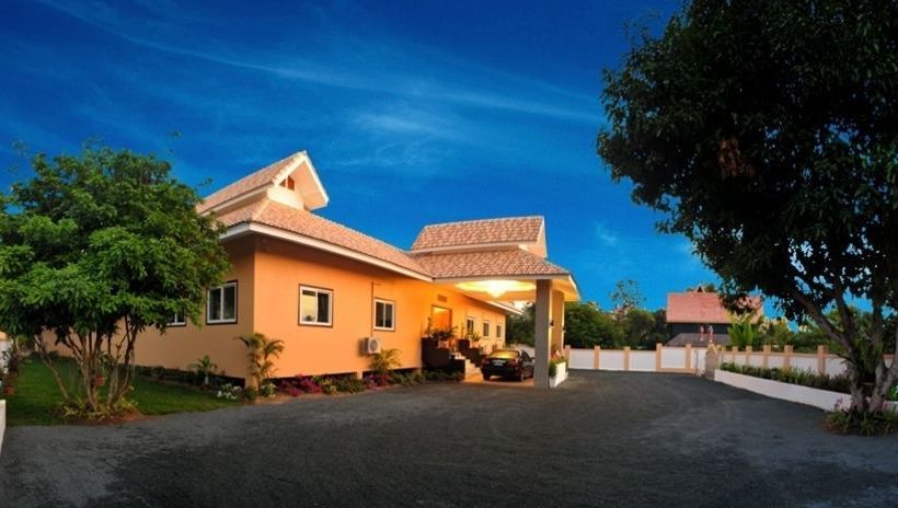 Hotel Nok Resort & San Sai