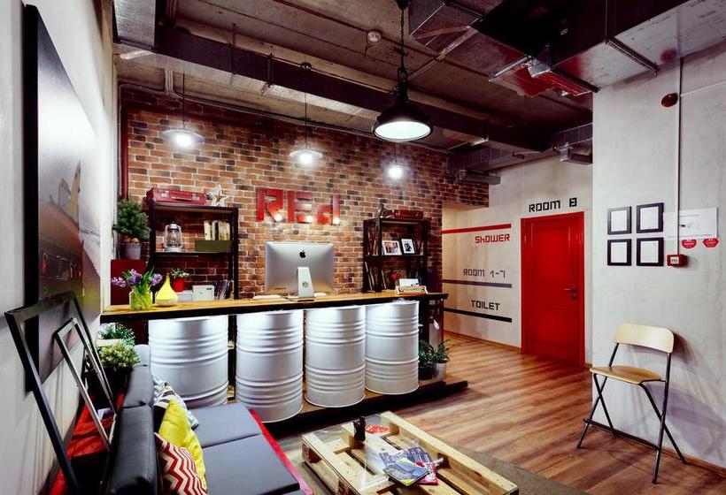 Hostel R.e.d 9