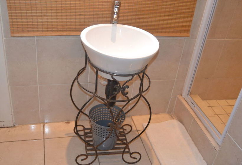 Bed and Breakfast Transit Guest Lodge 14