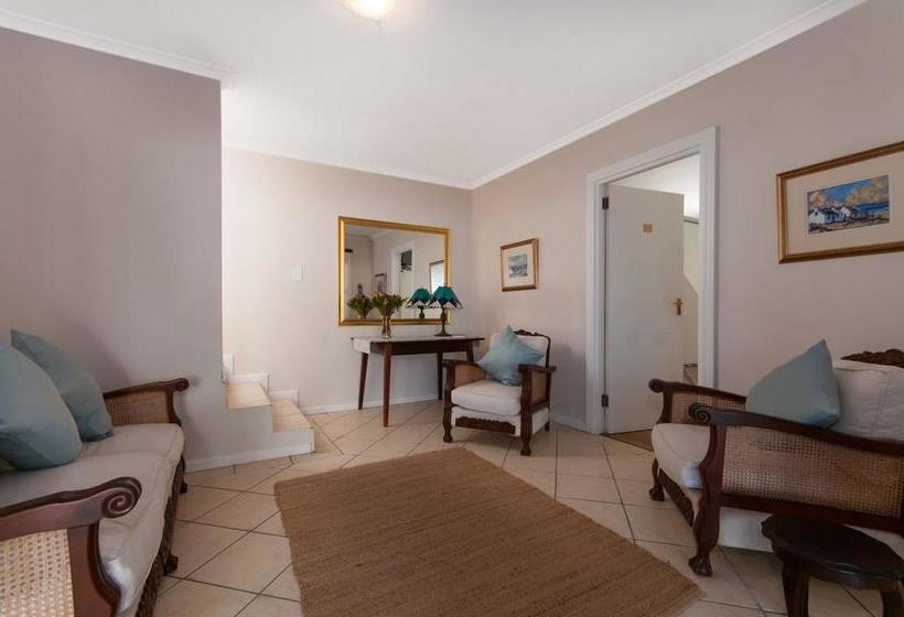 Pension Millard Crescent 12