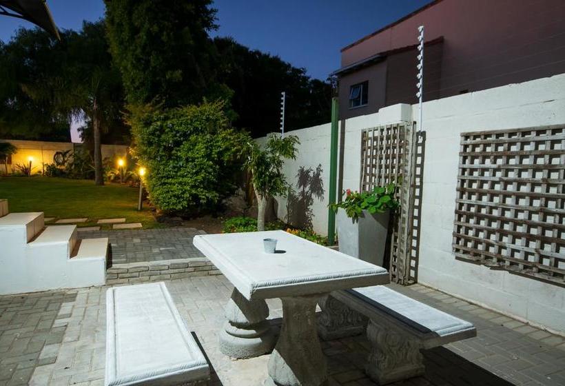 Pension Millard Crescent 16