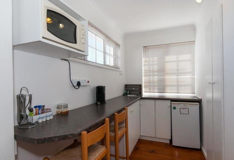 Pension Millard Crescent 17