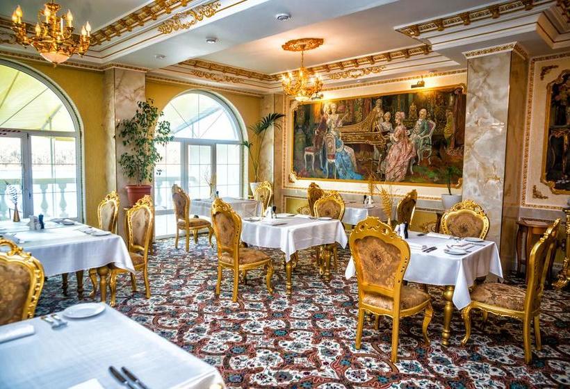 Petrovsky Prichal Luxury Hotel & Spa 4