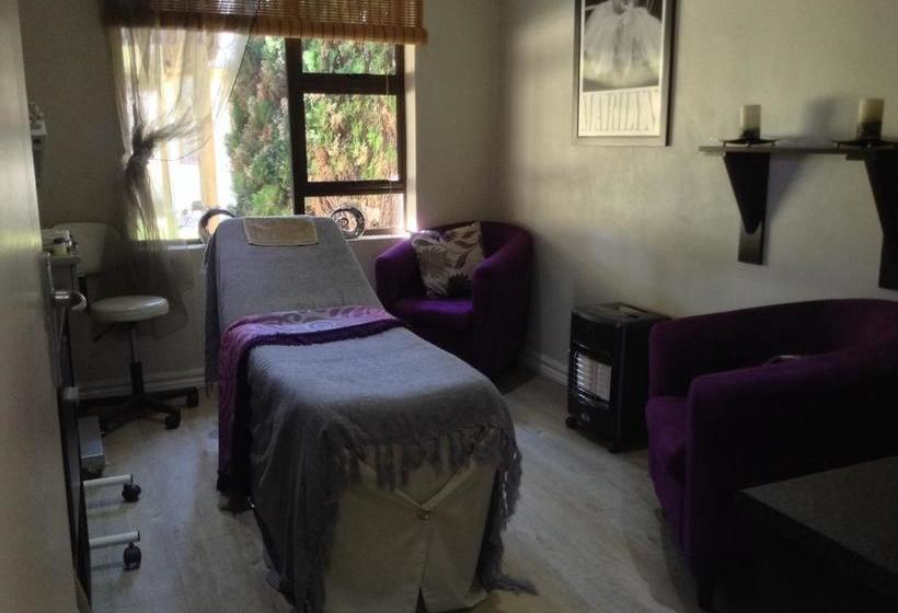 12 On Vaal Drive B & B 17