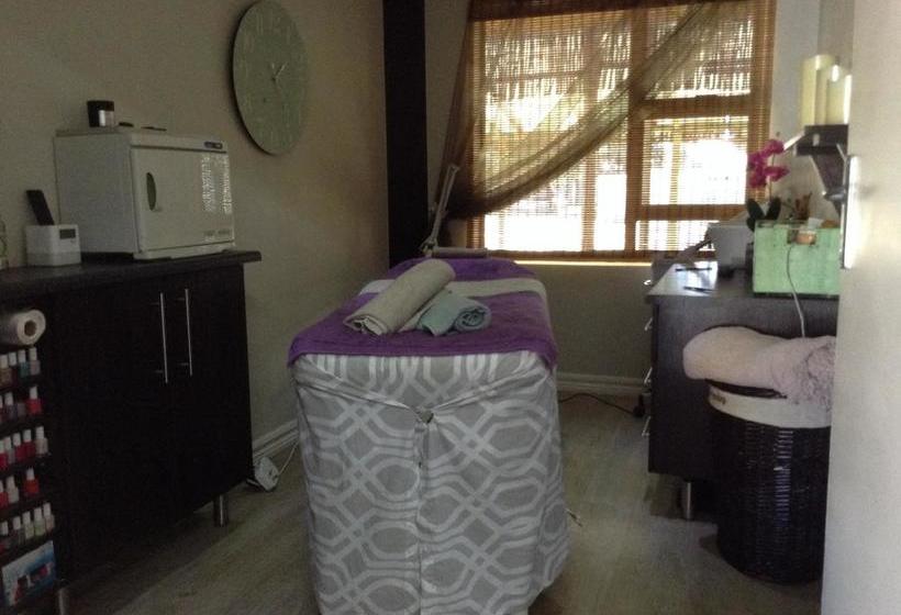 12 On Vaal Drive B & B 18