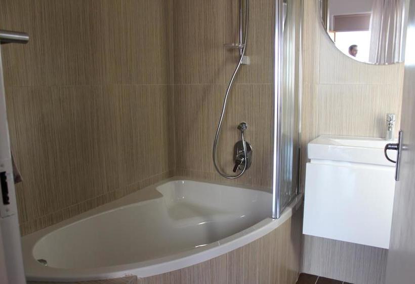 Hotel Travel Lodge 12