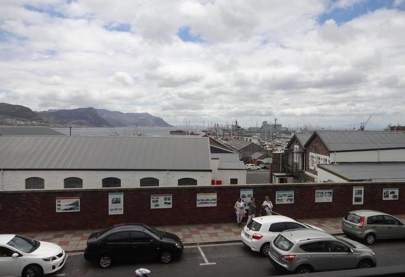 Bed and Breakfast Central Hotel Guest House 10