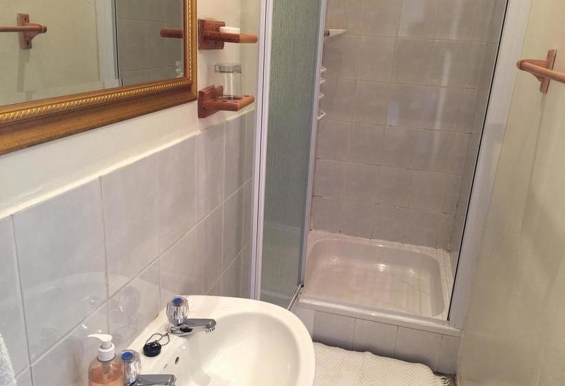 Bed and Breakfast Central Hotel Guest House 14