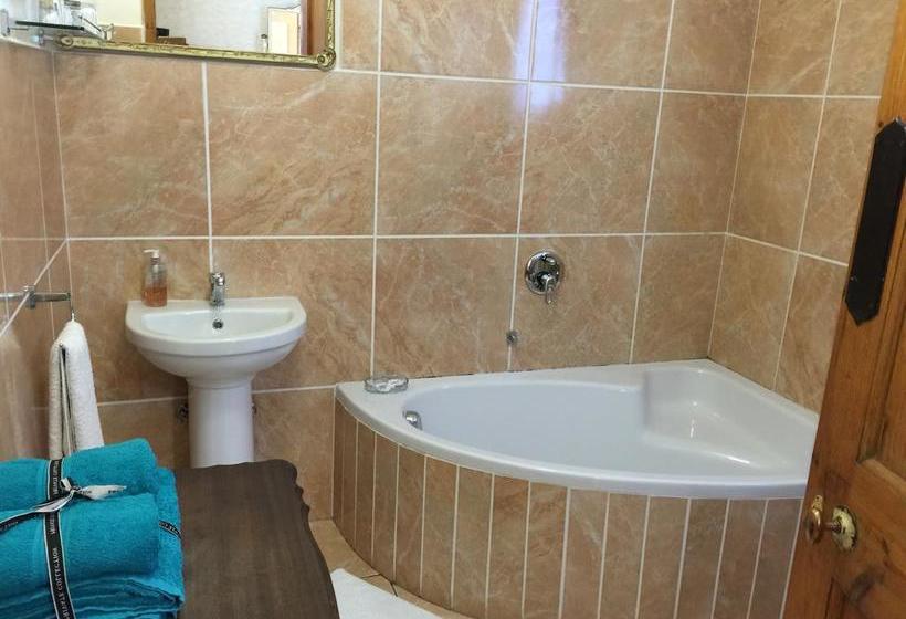 Bed and Breakfast Central Hotel Guest House 5