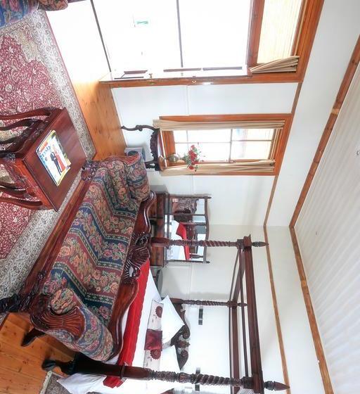 Bed and Breakfast Central Hotel Guest House 6