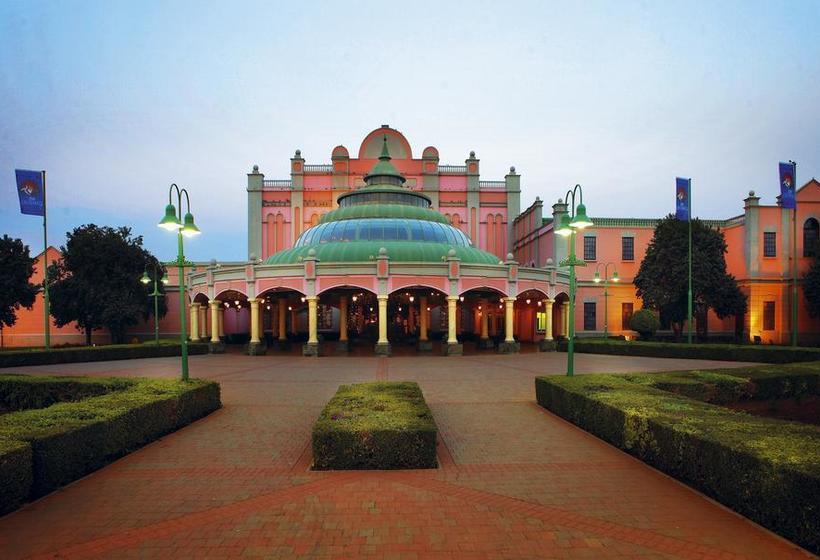 The Carousel Hotel & Acacia Place 1