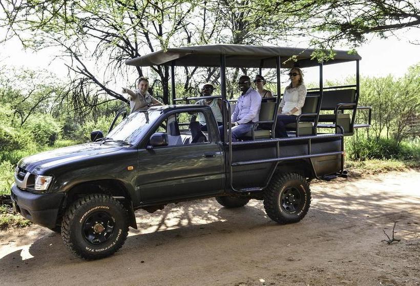 The Carousel Hotel & Acacia Place 11