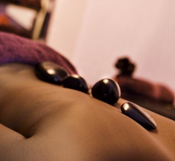 The Carousel Hotel & Acacia Place 13