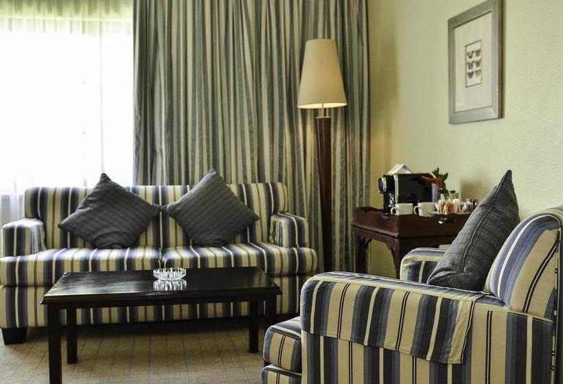 The Carousel Hotel & Acacia Place 3