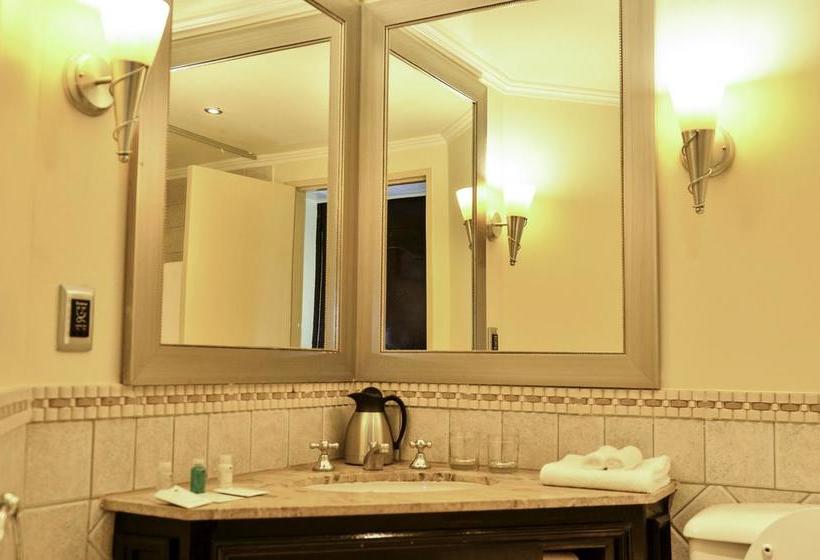 The Carousel Hotel & Acacia Place 6