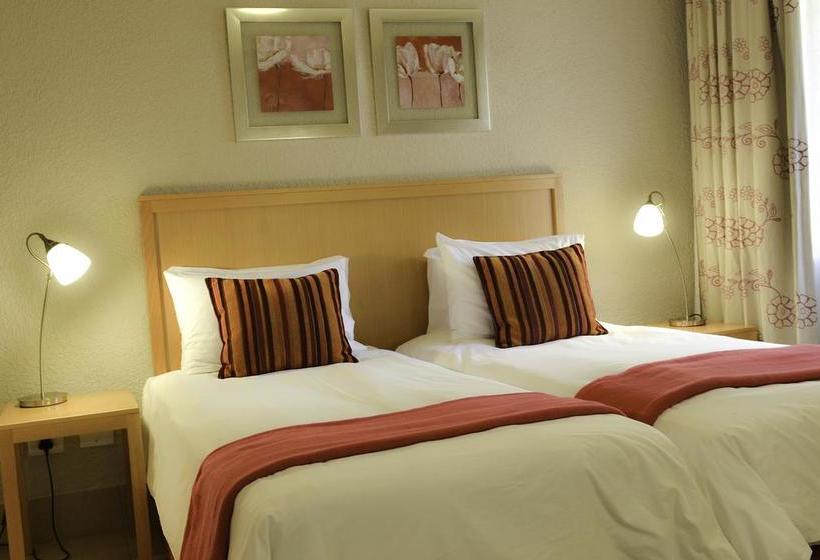 The Carousel Hotel & Acacia Place 8