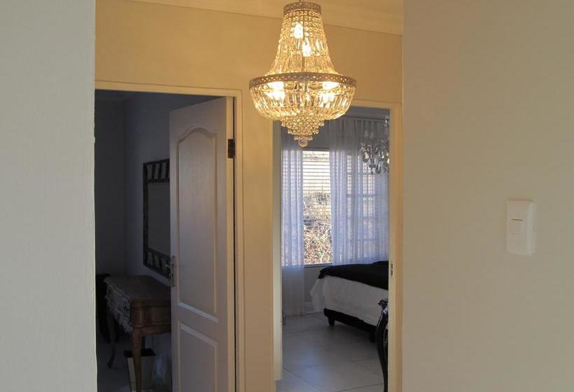 Bed and Breakfast La Riviera Guesthouse 12