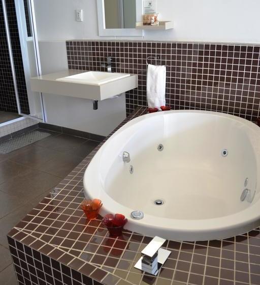 Golden Gate Hotel And Chalets 3