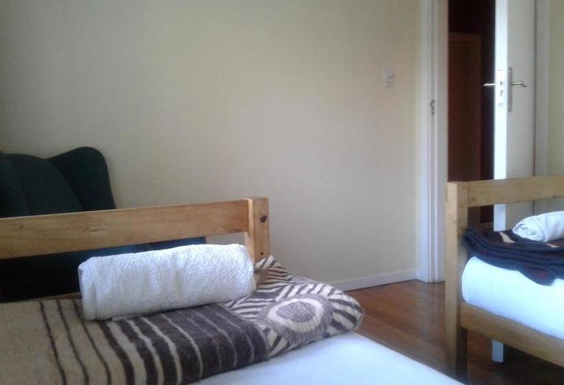 Auberge Hôtelière The Birches Backpacker Lodge 2