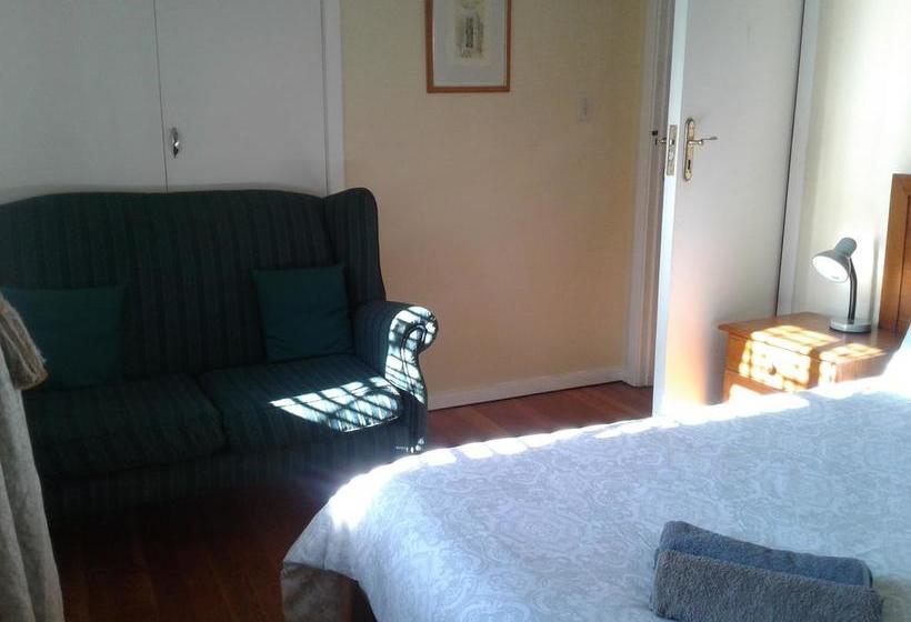 Auberge Hôtelière The Birches Backpacker Lodge 9