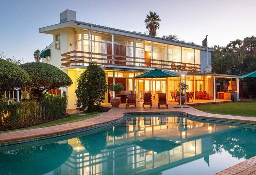 Bed and Breakfast Le Roux S Guest House Oudtshoorn