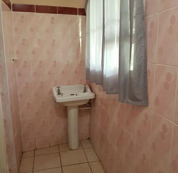 Bed and Breakfast Stone Crescent 17