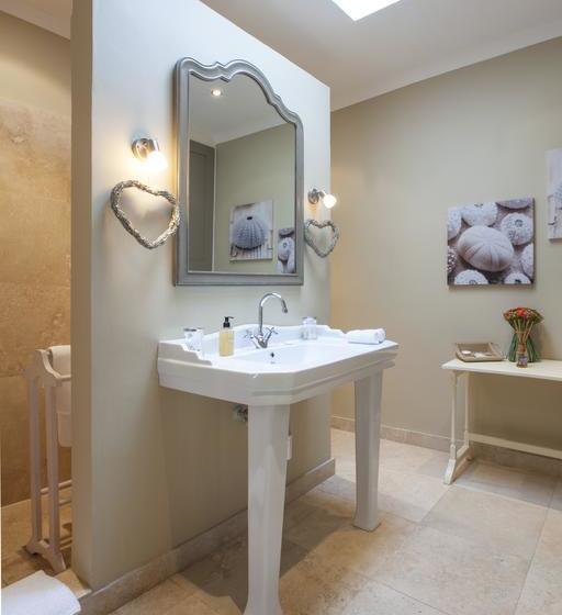 Bed and Breakfast 14 On Klein Constantia 17