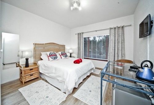 Bed and Breakfast 50 On Shepherd Boutique Guest House 2