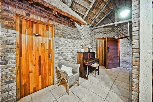 Bed and Breakfast 50 On Shepherd Boutique Guest House 5