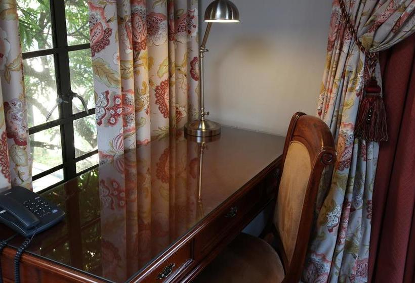 Hotel The Village Ridge Boutique 7