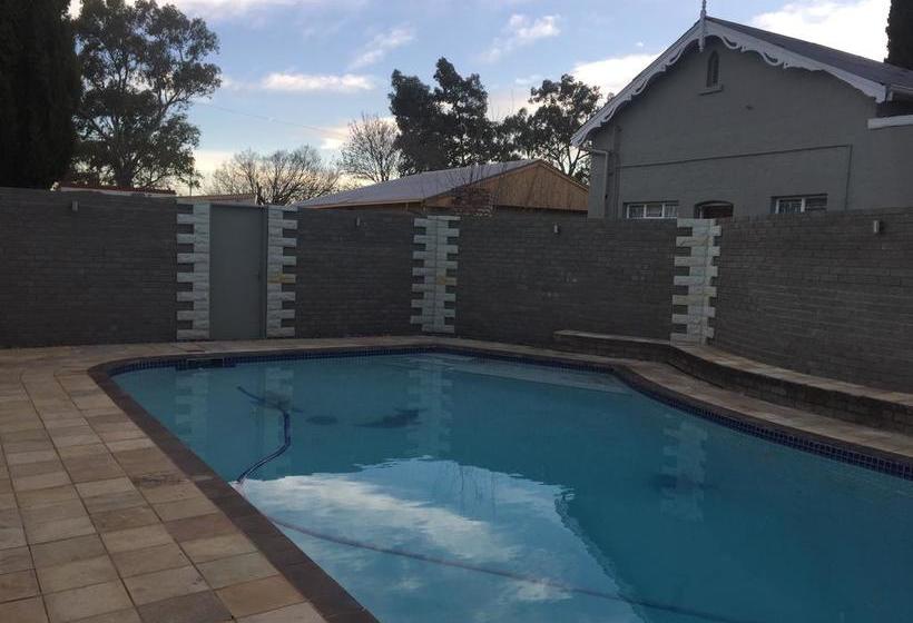 Tranquil House Bed & Breakfast 2