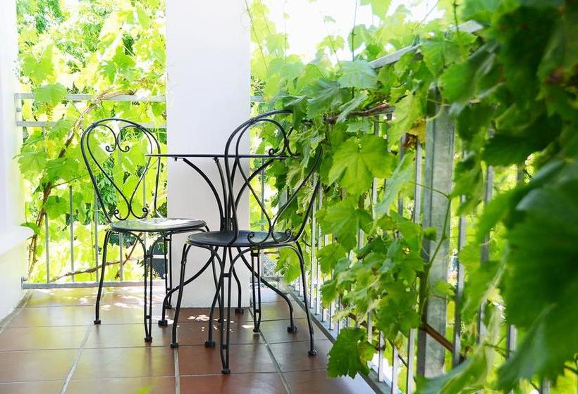 Bed and Breakfast Penelope S Guesthouse 19