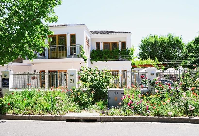 Bed and Breakfast Penelope S Guesthouse 9