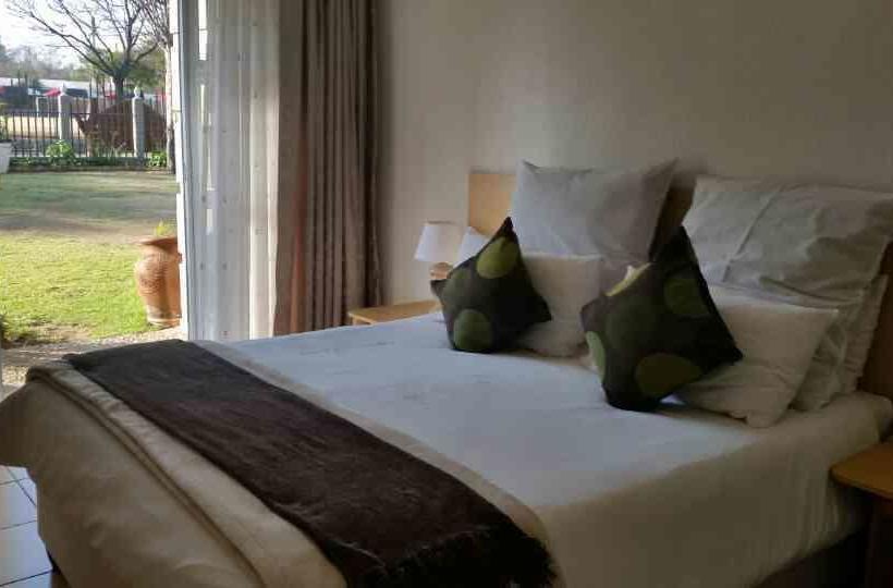 Bed and Breakfast Rolls Royce Guest House 6