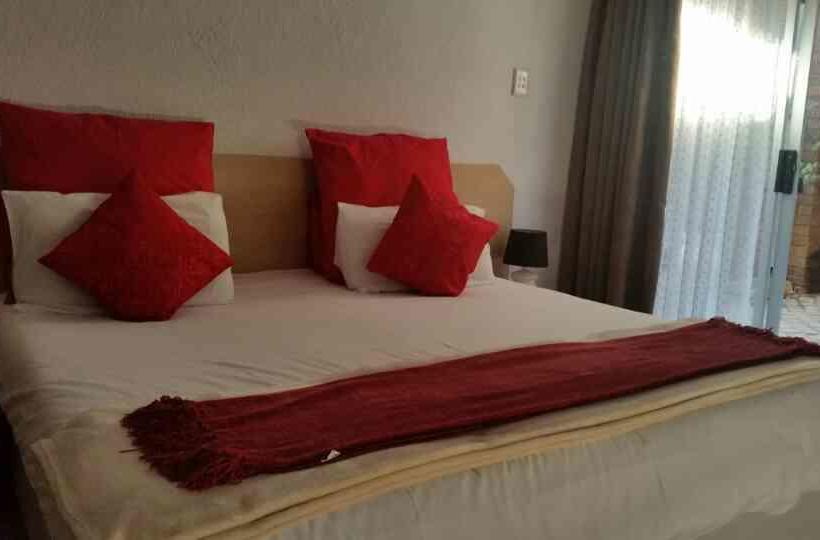 Bed and Breakfast Rolls Royce Guest House 7