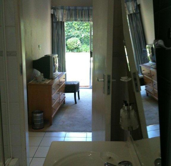 Strathavon Bed And Breakfast 14