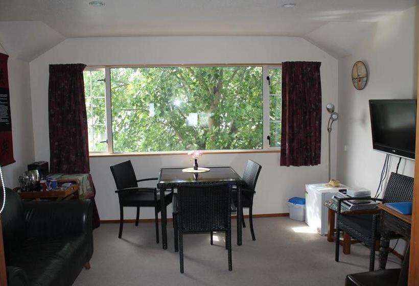 Aroha Riccarton Bed And Breakfast 11